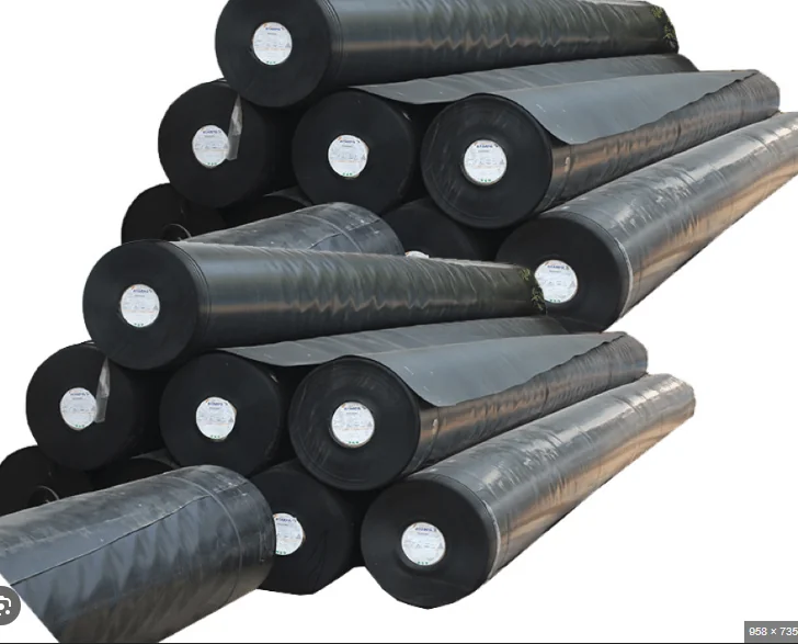 Bạt đen chống thấm HDPE kích thước 4mx100m dày 0.3mm